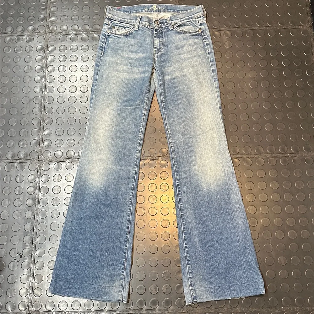 Dojo 28 x 31 x 8 —-7 For All Mankind Faded Blue Mid-Rise Jeans - Picture 2 of 11